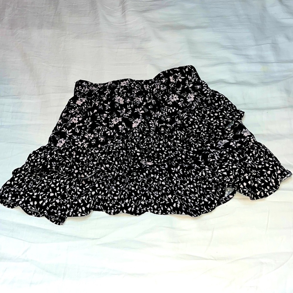 Flower and leaves print pleaded skirt Size:S(6/6x black and white